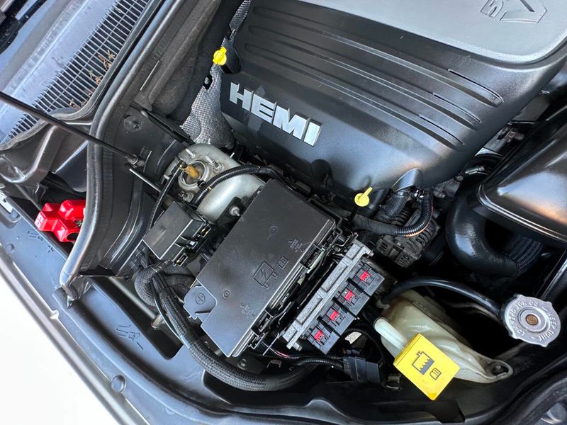 2011 Jeep Grand Cherokee Overland 4x4 4dr SUV - 22915525 - 50