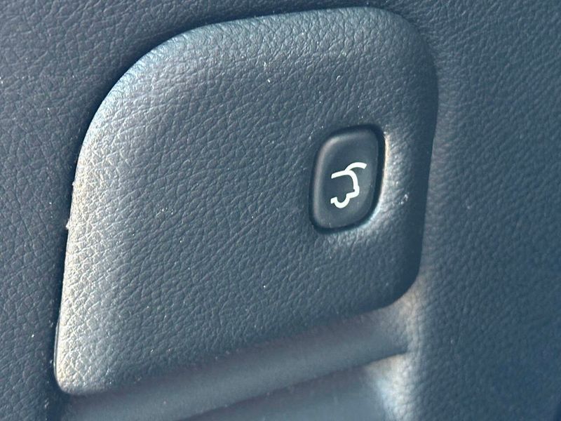 2011 Jeep Grand Cherokee Overland 4x4 4dr SUV - 22915525 - 6