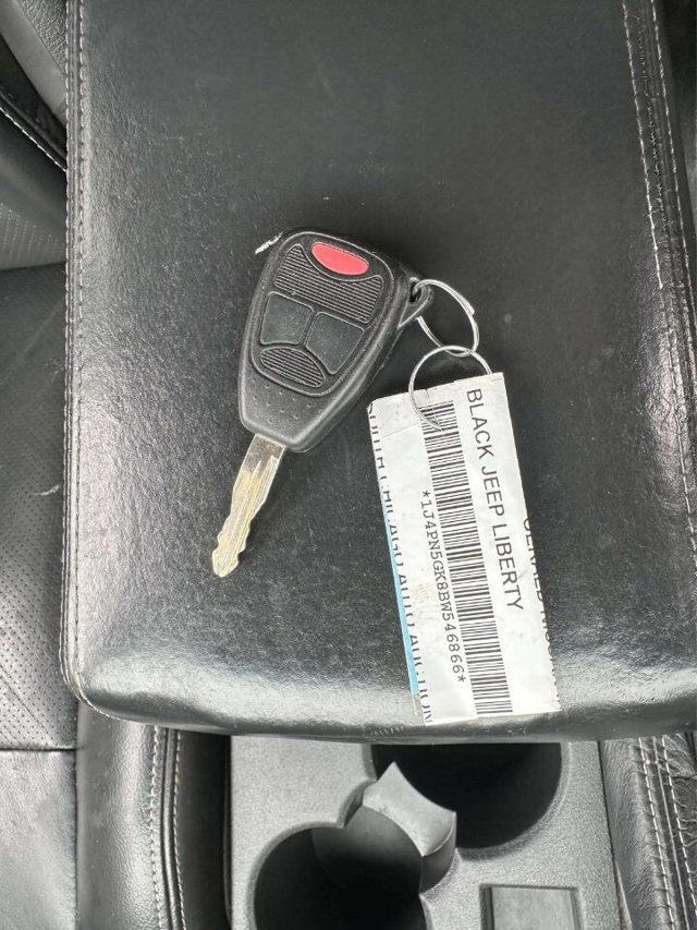 2011 Jeep Liberty Limited 4x4 4dr SUV - 22992733 - 32