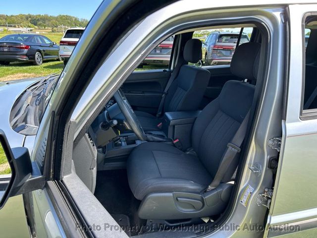 2011 Jeep Liberty Sport - 23024322 - 5