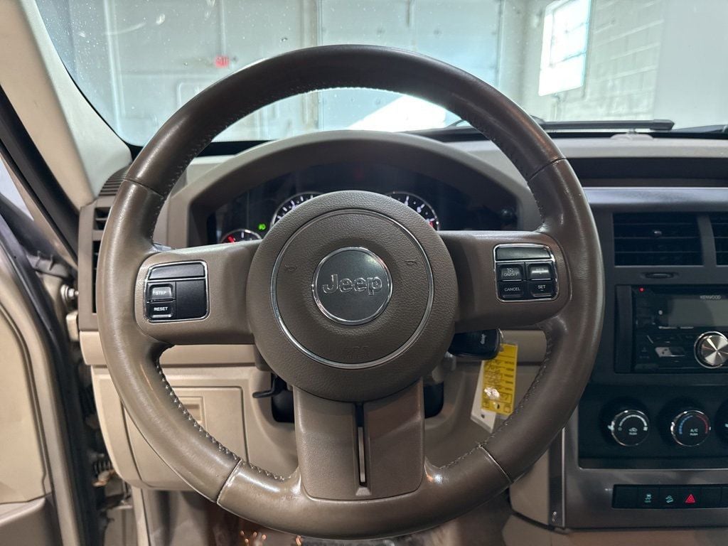 2011 Jeep Liberty Sport - 22976932 - 10