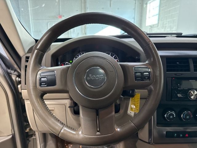 2011 Jeep Liberty Sport - 22976932 - 10