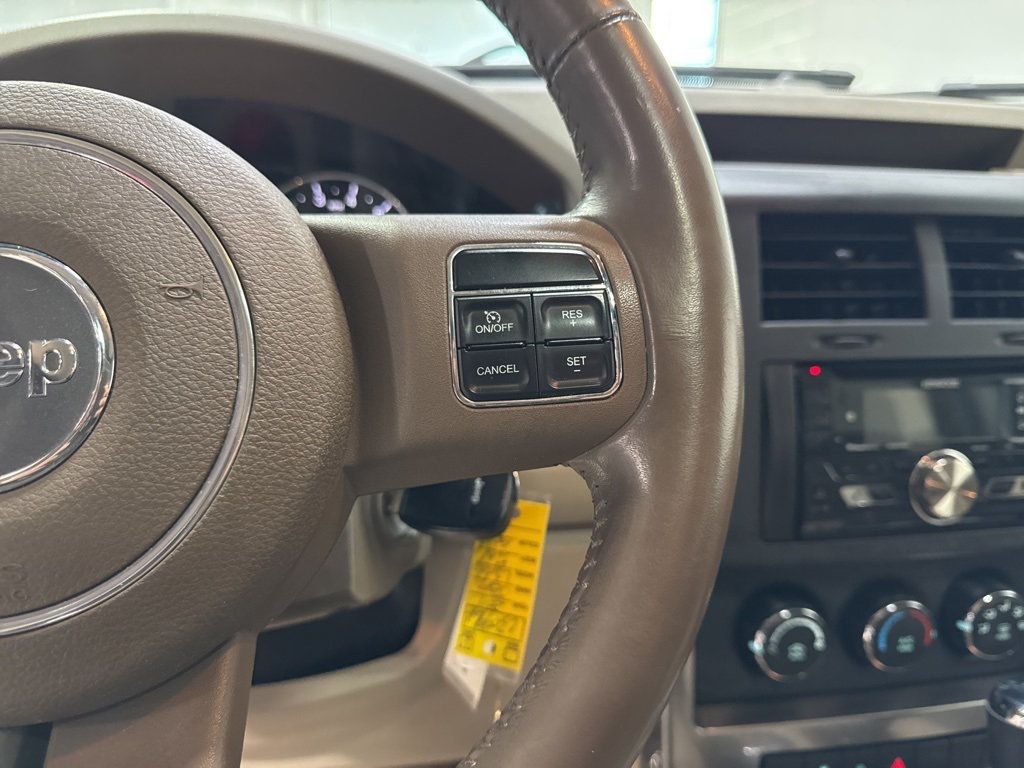 2011 Jeep Liberty Sport - 22976932 - 11