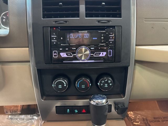 2011 Jeep Liberty Sport - 22976932 - 14