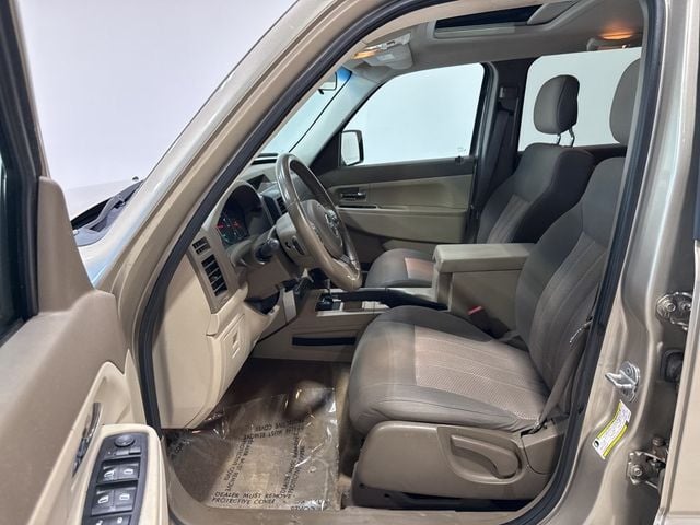 2011 Jeep Liberty Sport - 22976932 - 19