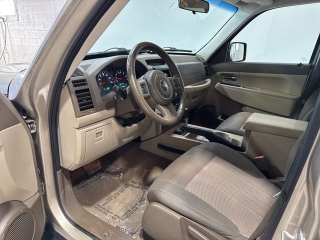 2011 Jeep Liberty Sport - 22976932 - 21