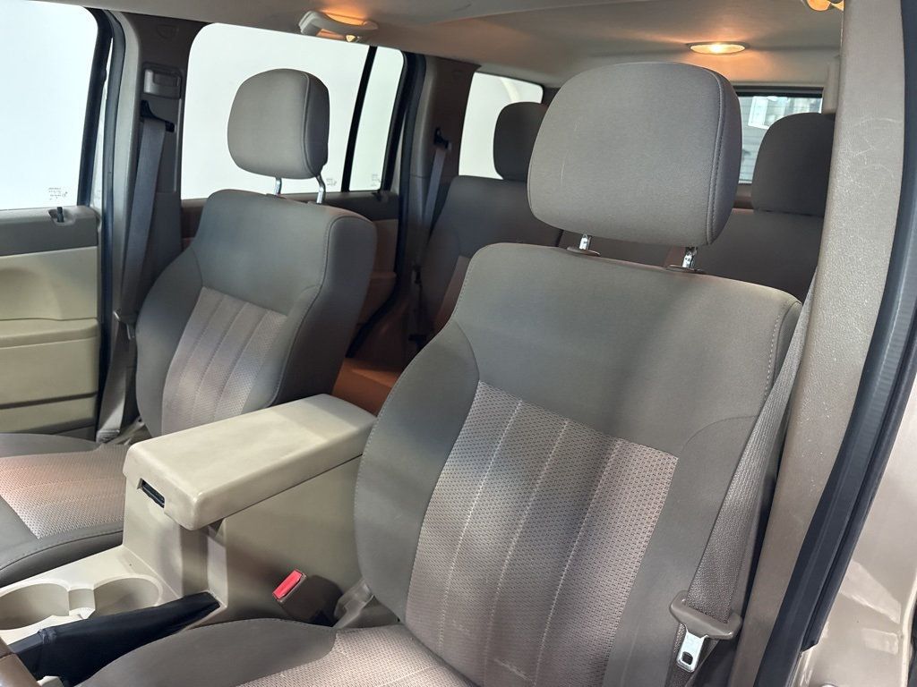 2011 Jeep Liberty Sport - 22976932 - 22