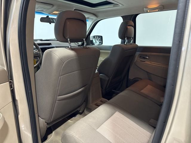 2011 Jeep Liberty Sport - 22976932 - 28