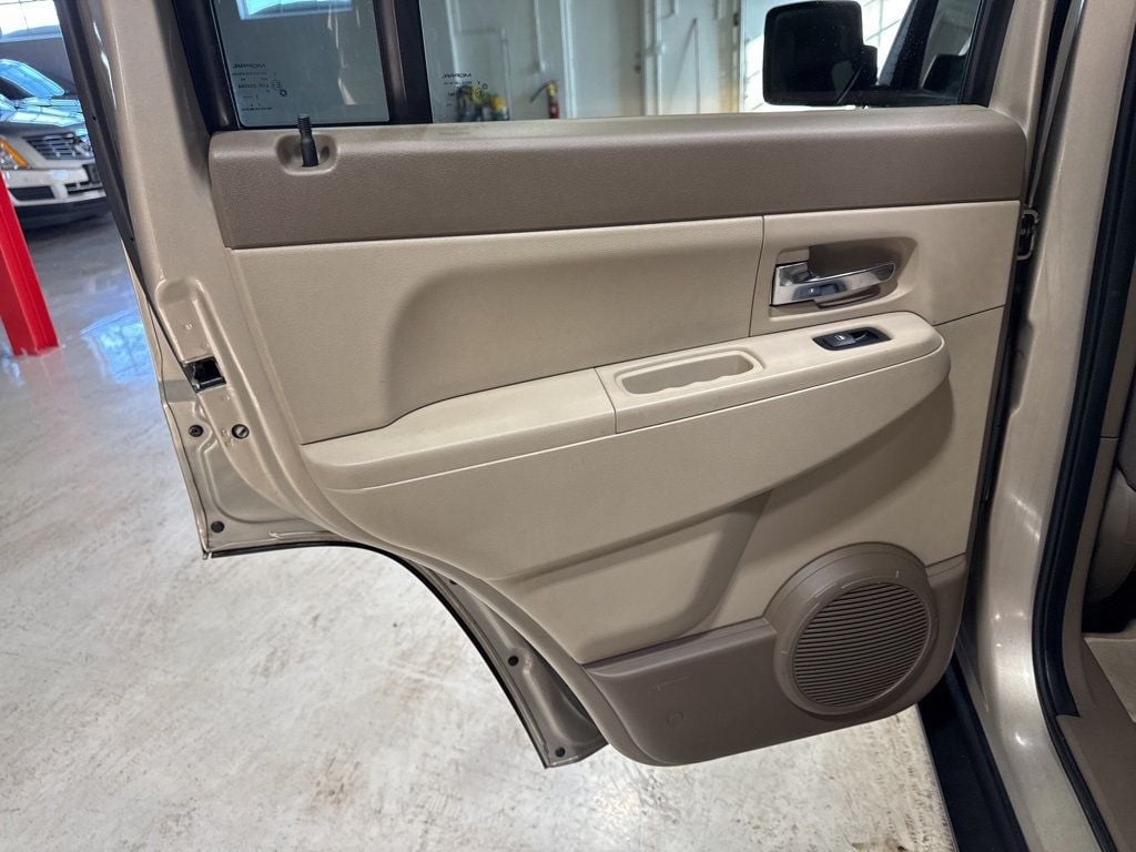 2011 Jeep Liberty Sport - 22976932 - 29