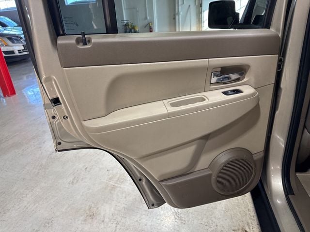 2011 Jeep Liberty Sport - 22976932 - 29