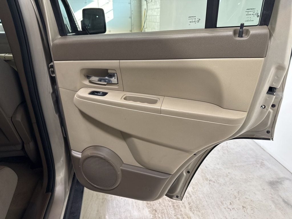 2011 Jeep Liberty Sport - 22976932 - 34