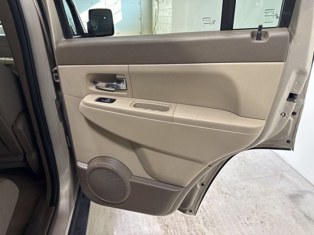 2011 Jeep Liberty Sport - 22976932 - 34