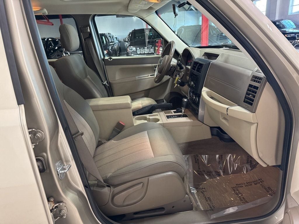 2011 Jeep Liberty Sport - 22976932 - 35