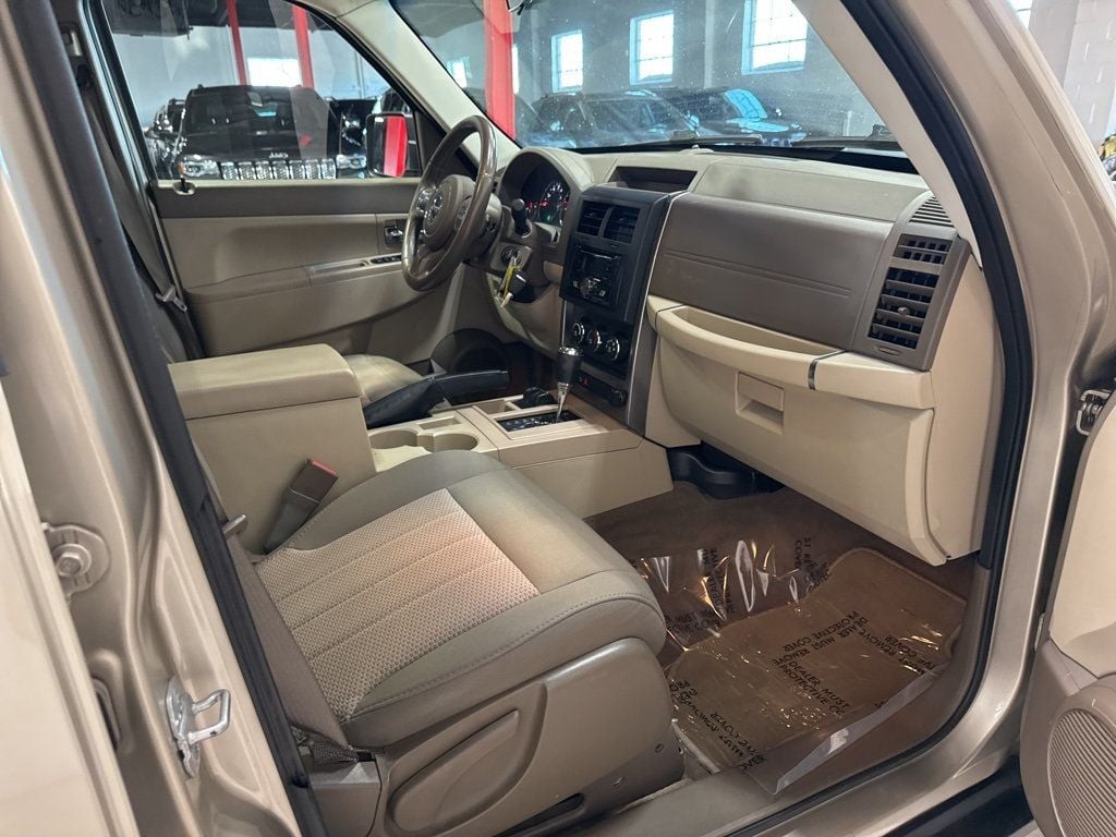 2011 Jeep Liberty Sport - 22976932 - 36