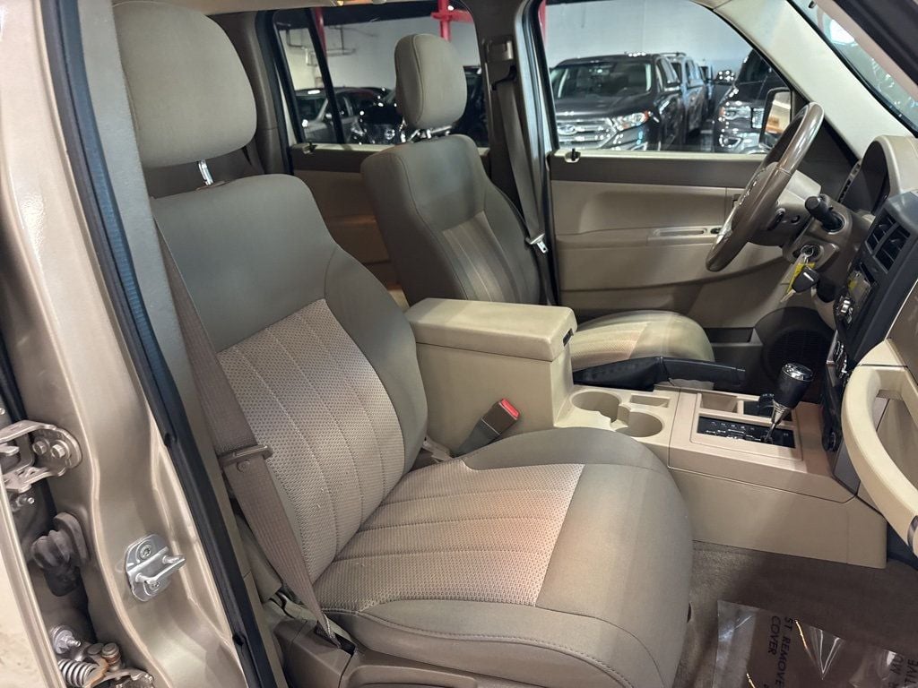 2011 Jeep Liberty Sport - 22976932 - 37