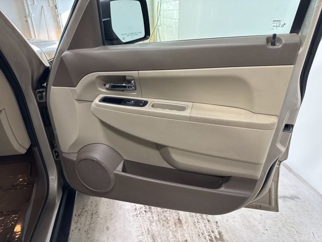 2011 Jeep Liberty Sport - 22976932 - 38