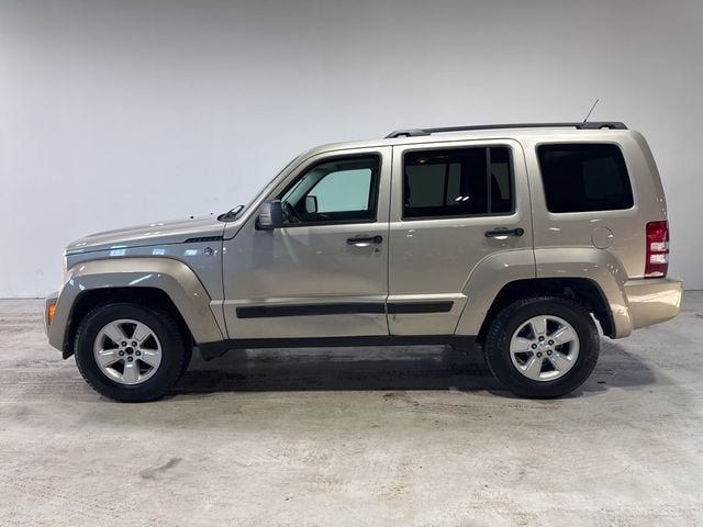 2011 Jeep Liberty Sport - 22976932 - 3