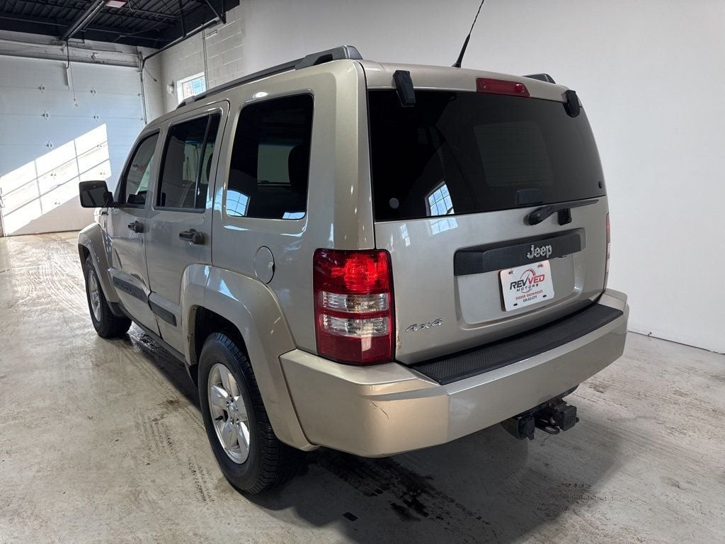2011 Jeep Liberty Sport - 22976932 - 4