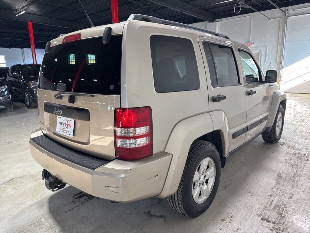 2011 Jeep Liberty Sport - 22976932 - 6