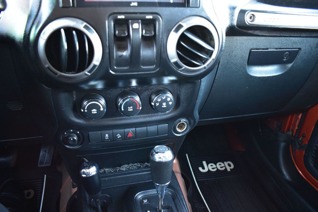 2011 Jeep Wrangler 4WD 2dr Mojave - 22758852 - 29