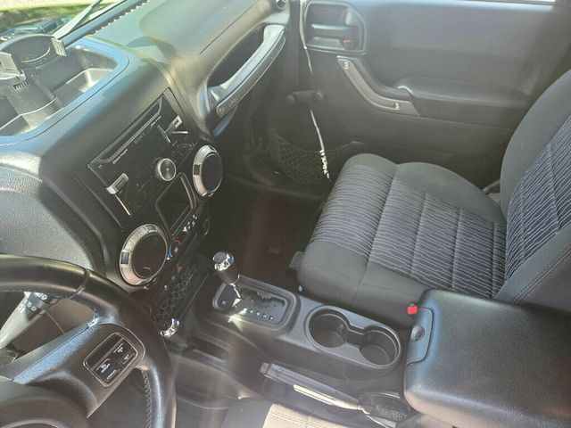 2011 Jeep Wrangler 4WD 2dr Mojave - 23039129 - 10
