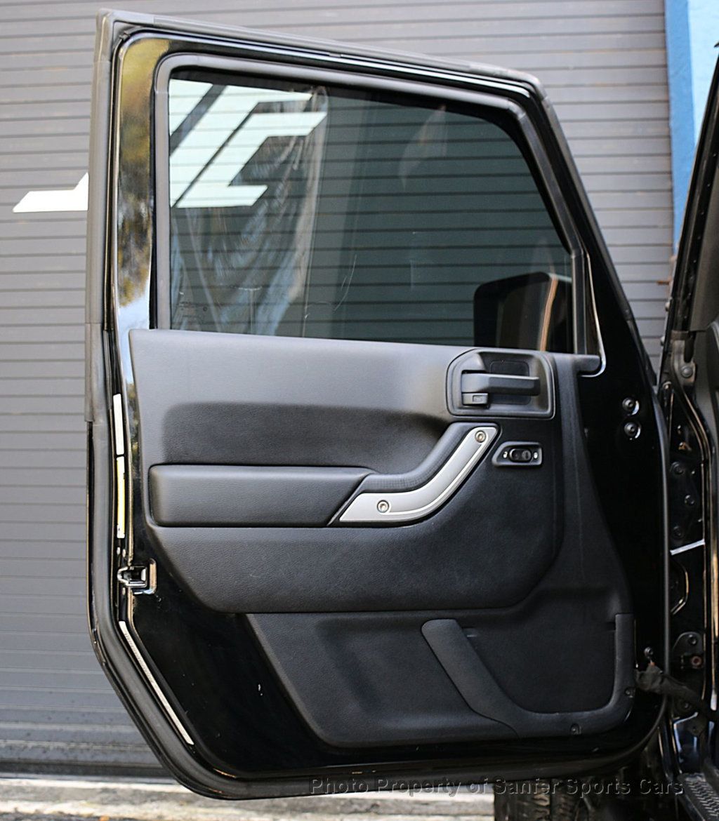 2011 Jeep Wrangler 4WD 2dr Rubicon - 23006251 - 24