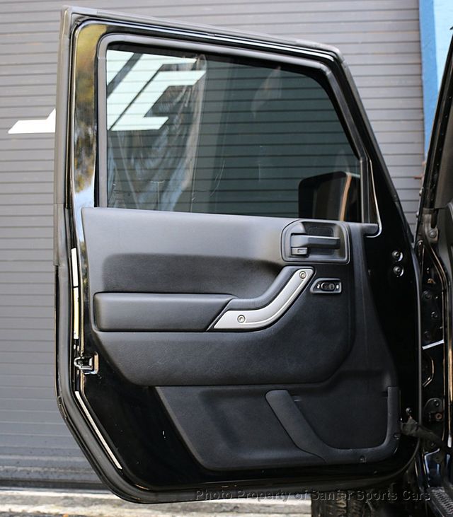 2011 Jeep Wrangler 4WD 2dr Rubicon - 23006251 - 24