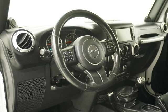 2011 Jeep Wrangler 4WD 2dr Sahara - 22999090 - 10