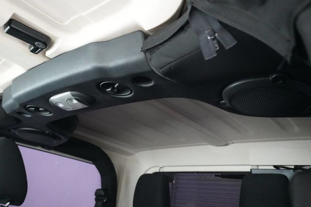 2011 Jeep Wrangler 4WD 2dr Sahara - 22999090 - 13