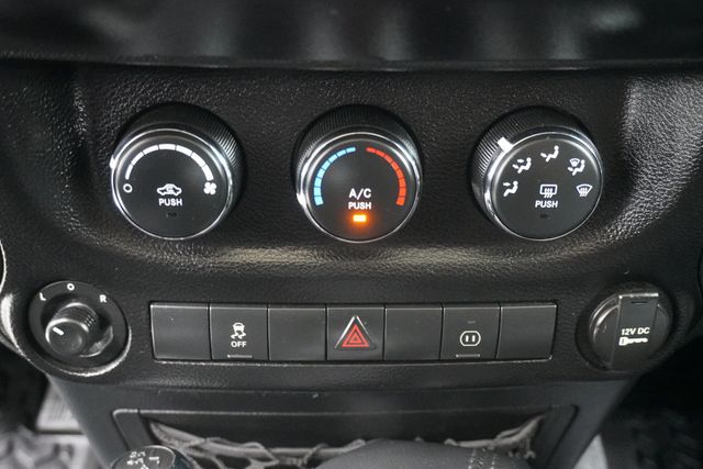 2011 Jeep Wrangler 4WD 2dr Sahara - 22999090 - 17