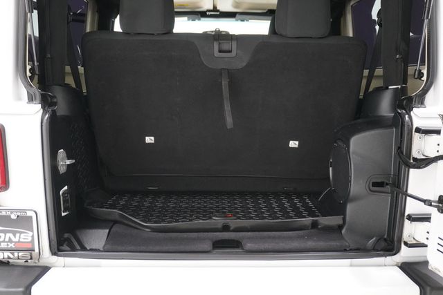 2011 Jeep Wrangler 4WD 2dr Sahara - 22999090 - 19