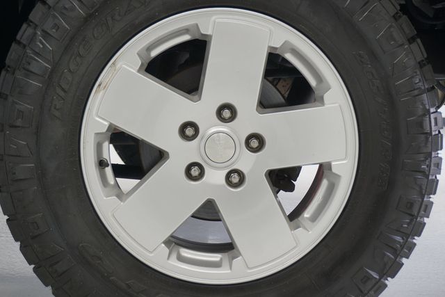 2011 Jeep Wrangler 4WD 2dr Sahara - 22999090 - 21