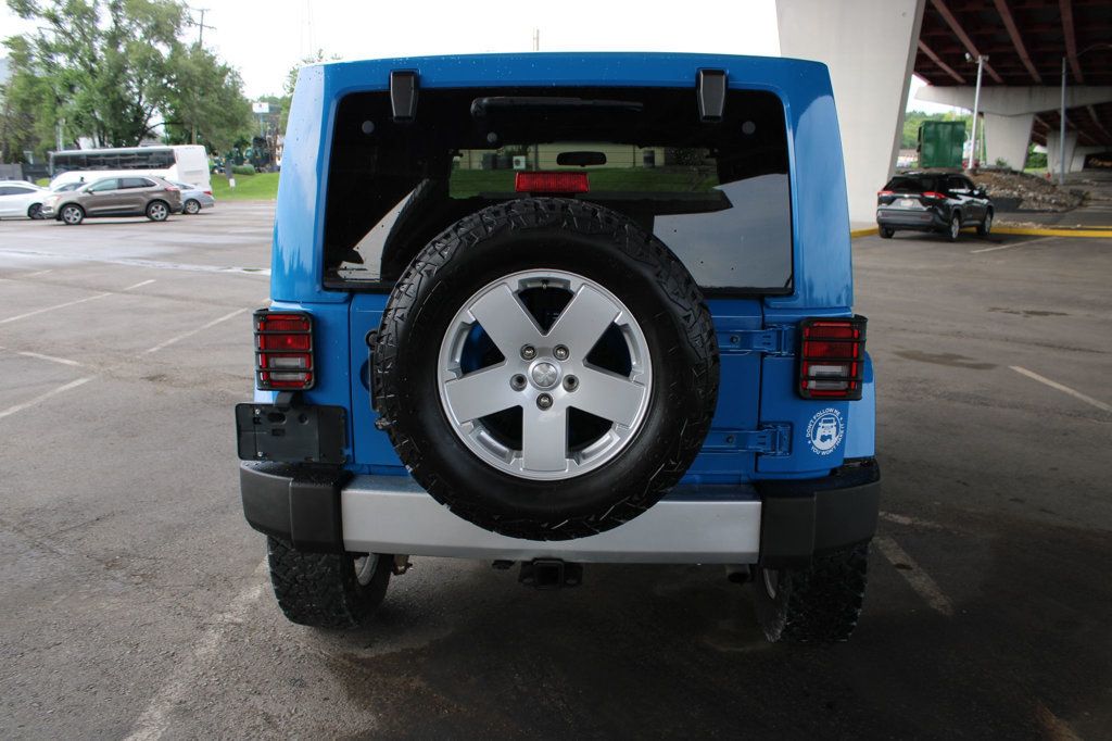 2011 Jeep Wrangler 4WD 2dr Sahara - 23043579 - 6