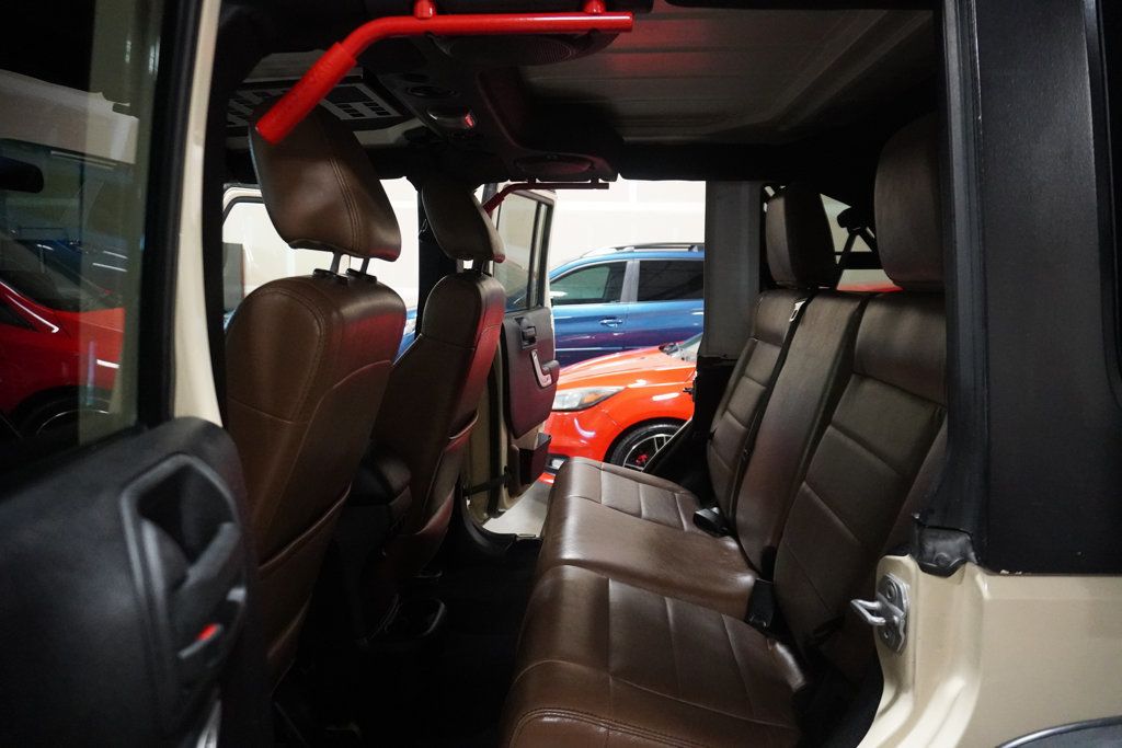 2011 Jeep Wrangler Unlimited Rubicon photo 8