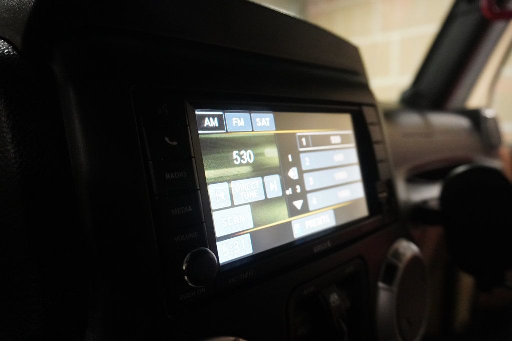 2011 Jeep Wrangler Unlimited Rubicon photo 11