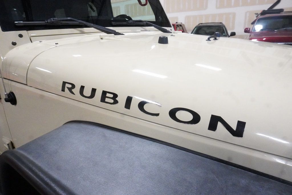 2011 Jeep Wrangler Unlimited Rubicon photo 2
