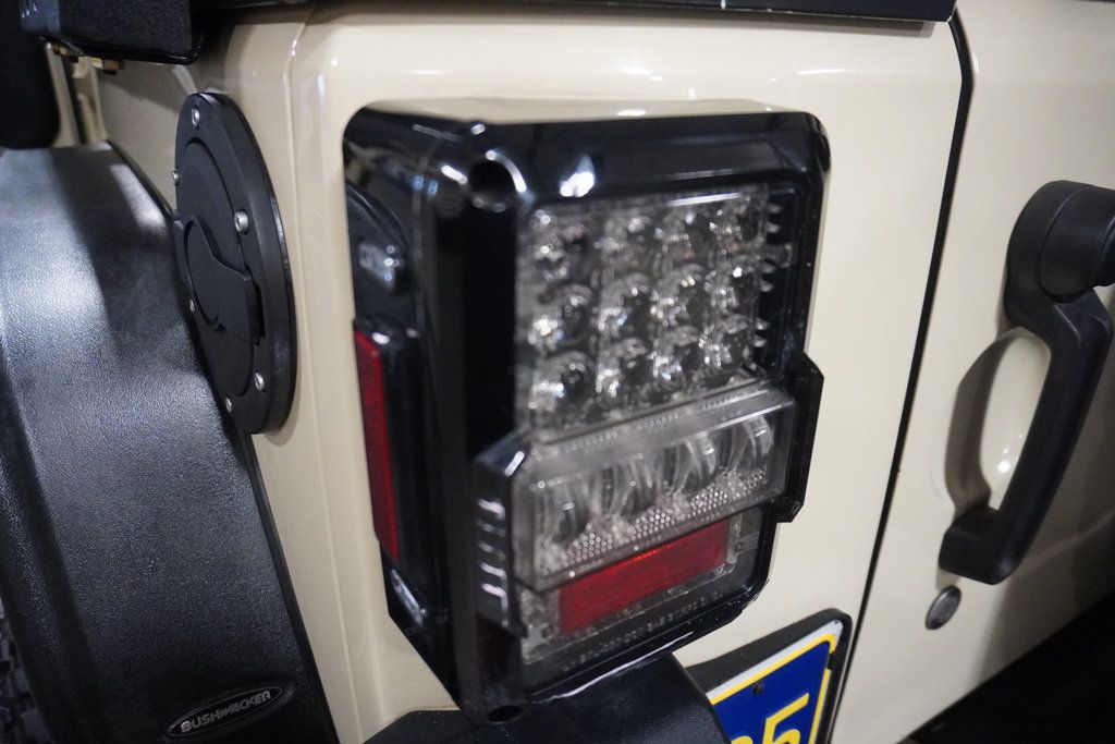 2011 Jeep Wrangler Unlimited Rubicon photo 4