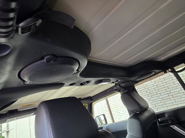 2011 Jeep Wrangler Unlimited 4WD 4dr Sahara - 22967016 - 9