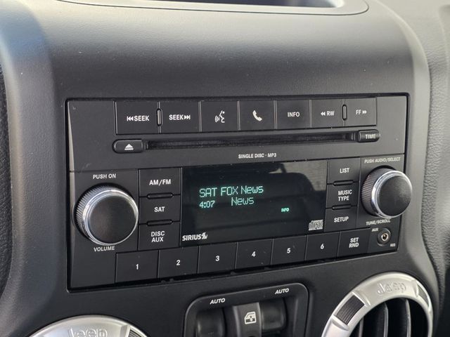 2011 Jeep Wrangler Unlimited 4WD 4dr Sahara - 22967016 - 13