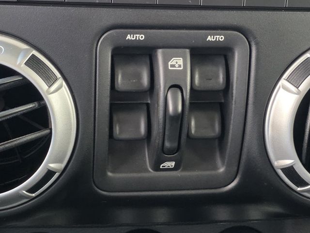 2011 Jeep Wrangler Unlimited 4WD 4dr Sahara - 22967016 - 14