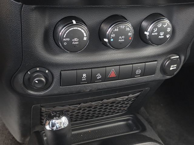 2011 Jeep Wrangler Unlimited 4WD 4dr Sahara - 22967016 - 15