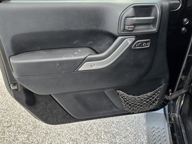 2011 Jeep Wrangler Unlimited 4WD 4dr Sahara - 22967016 - 25