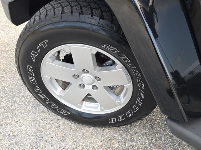 2011 Jeep Wrangler Unlimited 4WD 4dr Sahara - 22967016 - 27