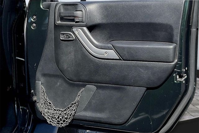 2011 Jeep Wrangler Unlimited 4WD 4dr Sahara - 22941354 - 15