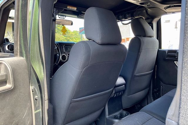 2011 Jeep Wrangler Unlimited 4WD 4dr Sahara - 22941354 - 17