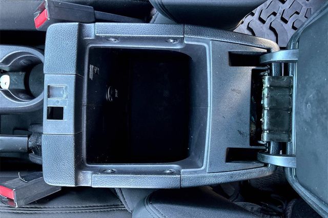 2011 Jeep Wrangler Unlimited 4WD 4dr Sahara - 22941354 - 23