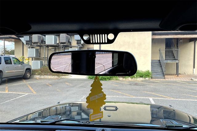 2011 Jeep Wrangler Unlimited 4WD 4dr Sahara - 22941354 - 25