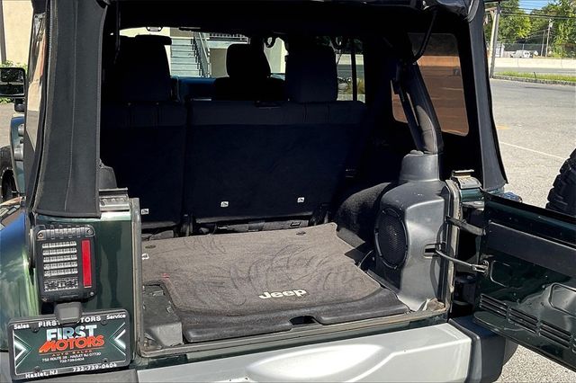 2011 Jeep Wrangler Unlimited 4WD 4dr Sahara - 22941354 - 28