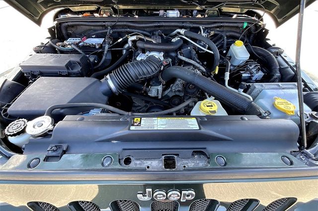 2011 Jeep Wrangler Unlimited 4WD 4dr Sahara - 22941354 - 31