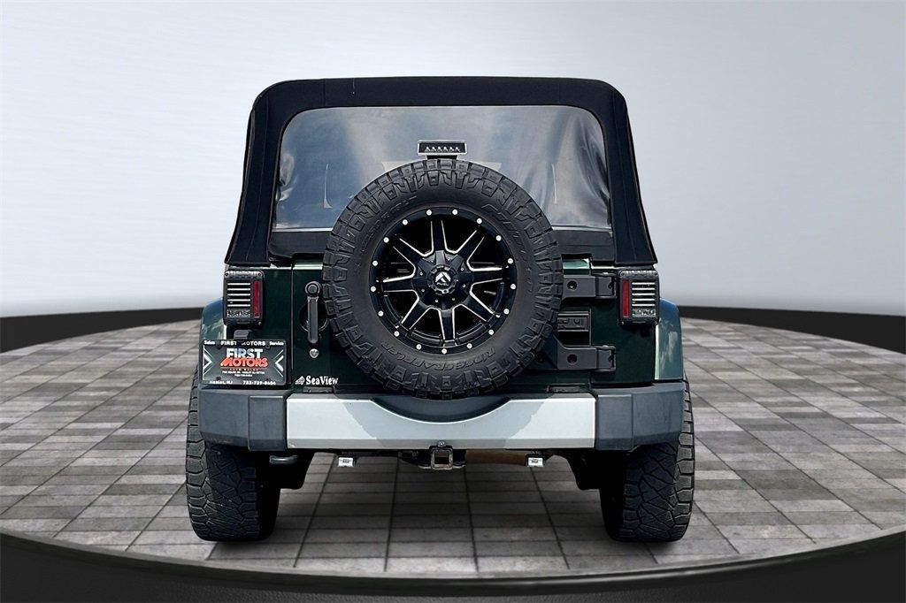2011 Jeep Wrangler Unlimited Sahara photo 4
